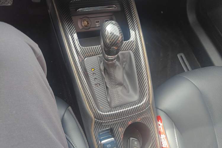 Used Roewe i5 2020 1.5L Automatic 4G Connect Luxury Flagship Edition
