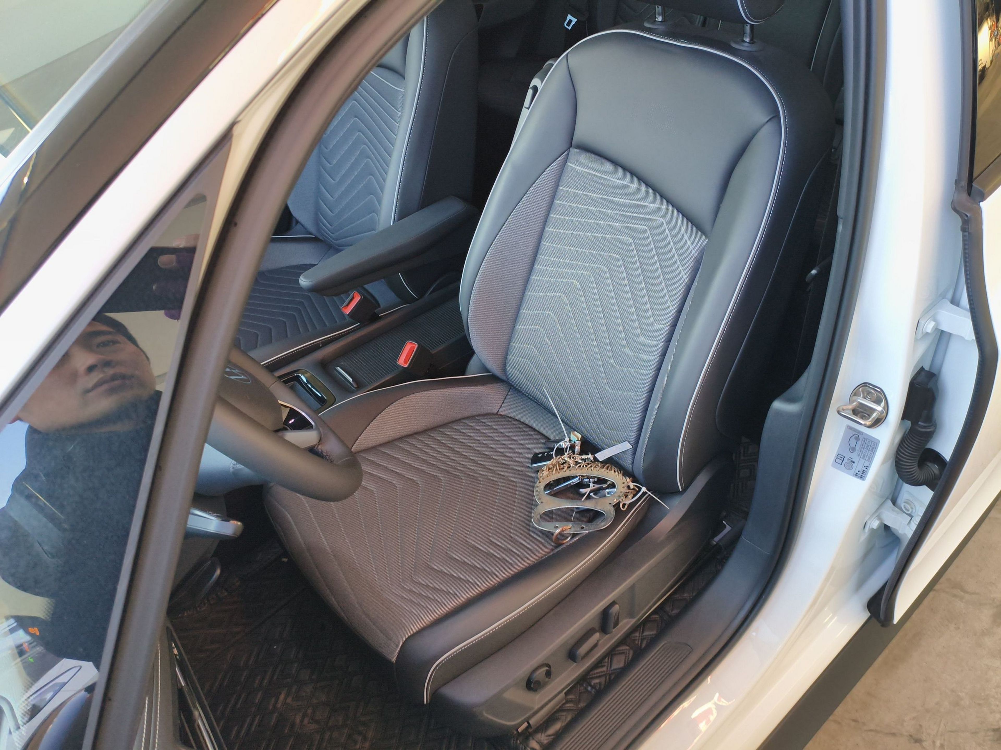 Переднее сиденье в автомобиле