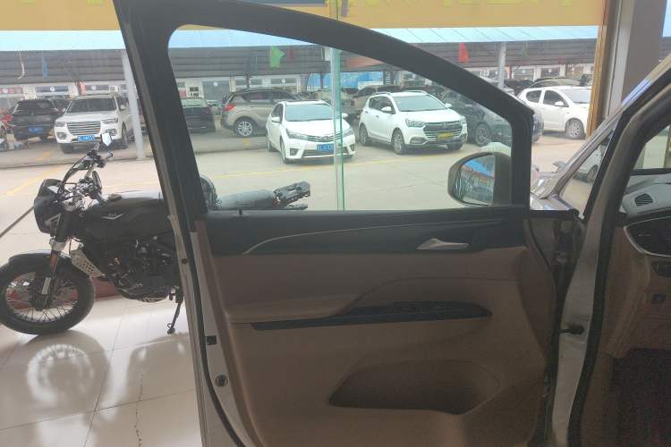 Used Buick GL8 2021 ES Landtrek 653T Luxury Model
