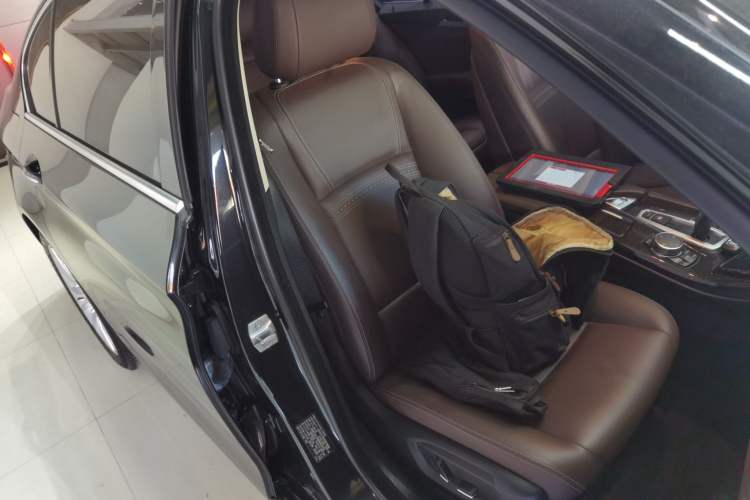 Used BMW 5 Series 2014 525Li Luxury Design Package
