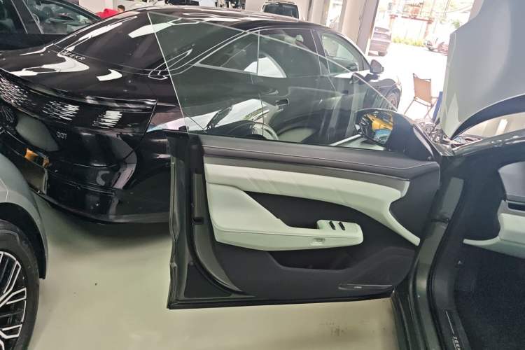 Used Zeekr 001 2025 WE Edition 100 kWh Rear-Wheel Drive
