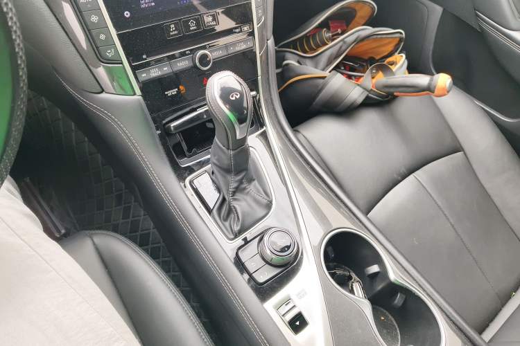 Used Infiniti Q50L 2018 2.0T Comfort Edition China VI Standard
