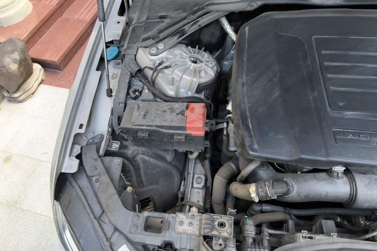 Used Jaguar XFL 2023 XFL 2.0T P250 Two-Wheel-Drive Prestige Luxury Gold Edition
