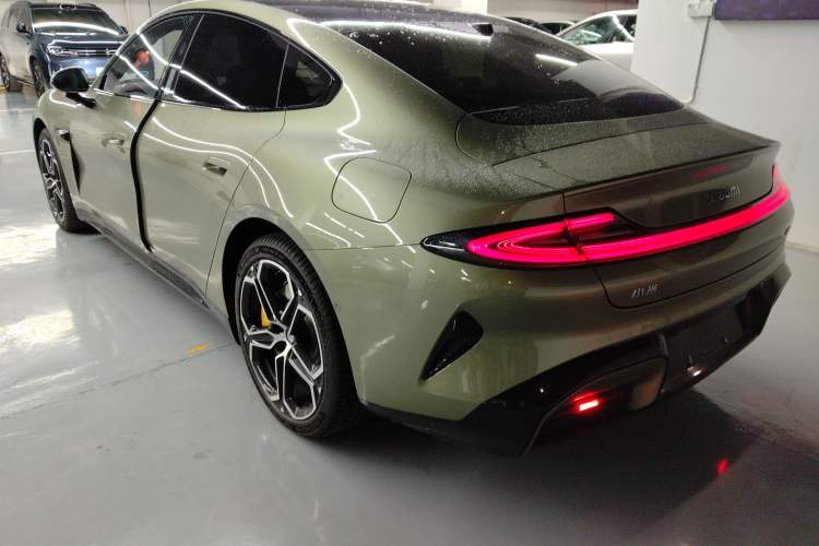 Used  SU7 2024 Rear-Drive Ultra-Long Range Advanced Pro-Level Intelligent Driving Version
