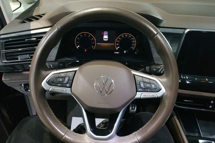 Used Volkswagen Viloran 2023 380TSI Luxury Edition
