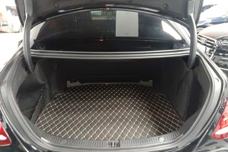 Used Mercedes-Benz E-Class 2020 E 300 L Sporty and Stylish Model
