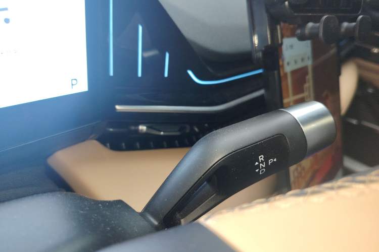 Used Geely Galaxy L6 2023 125km Starship
