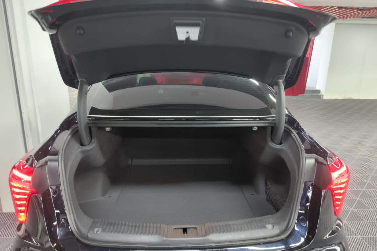 Used Hongqi H5 2024 2.0T Automatic Smart Connect Flagship Edition