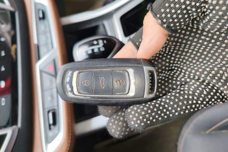 Used Geely Auto Vision X6 2019 1.4T CVT 4G Connected Flagship Version China VI Standard
