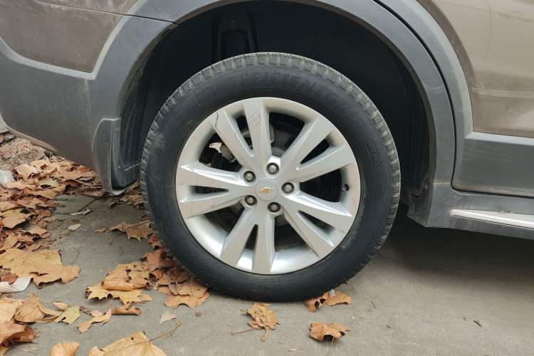 Used Chevrolet Captiva 2015 2.4L 4x4 Flagship Edition 7-Seater
