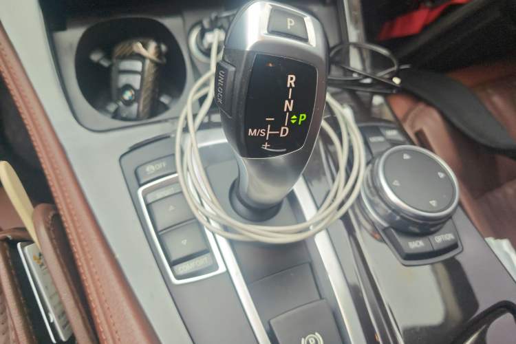 Used BMW 5 Series 2014 525Li Leading Model
