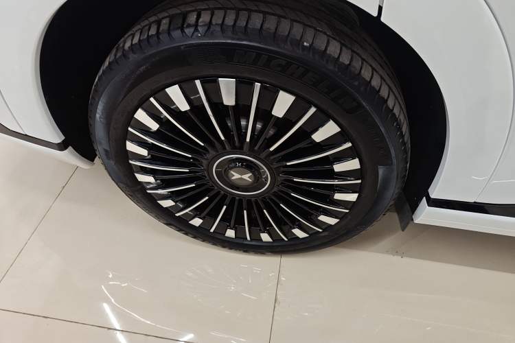 Used XPeng X9 2025 740 Ultra-Long Range Max
