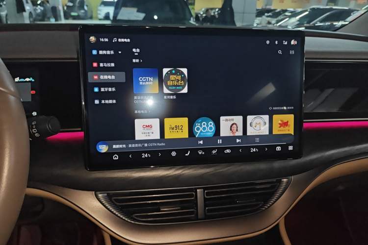 Used Denza D9 2022 DM-i 1040 Prestige Model
