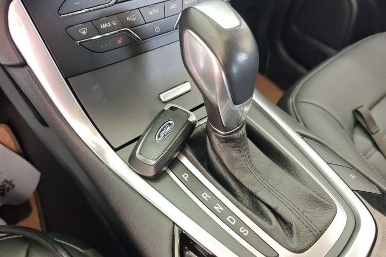 Used Ford Edge 2018 EcoBoost 245 Two-Wheel-Drive Titanium 7-Seater China V Standard
