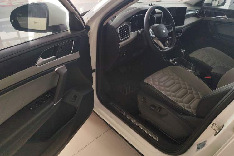 Used Volkswagen Tayron 2023 300TSI Two-Wheel-Drive Luxury Plus Advanced Edition
