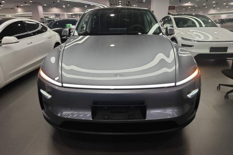 Used Tesla Model Y 2025 Rear-Wheel-Drive Version
