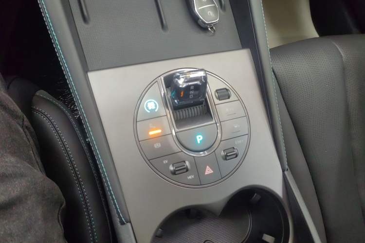 Used BYD Seal 06 New Energy 2024 DM-i 120KM Luxury Model
