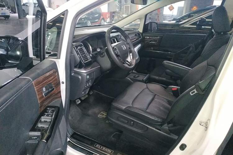 Used Honda Elysion 2016 2.4L Style Edition

