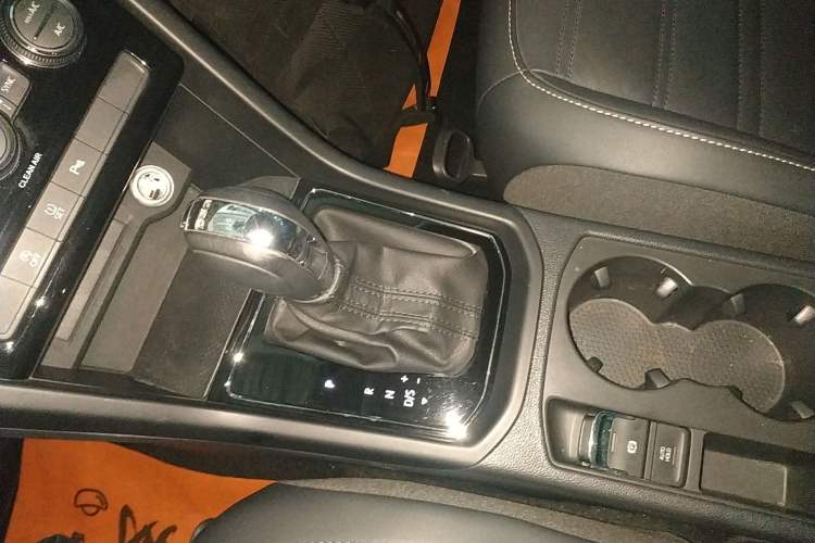 Used Volkswagen Touran 2016 Volkswagen Touran L 280TSI DSG Comfort Edition
