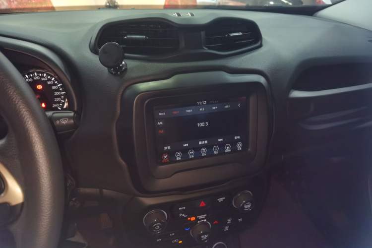 Used  Renegade 2018 Connected Large Screen Version 180T Automatic Kinetic Edition+
