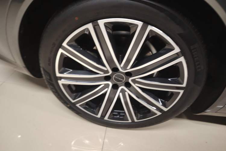 Used Hima Luxeed R7 2024 All-Electric 802 km Max