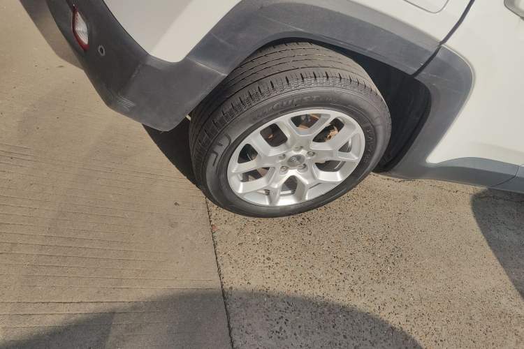 Used  Renegade 2018 Connected Large Screen Version 180T Automatic High-Energy Edition
