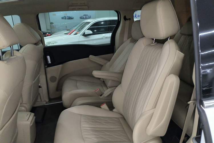 Used Buick GL8 2023 Facelifted Land Cruiser Executive Luxury Version