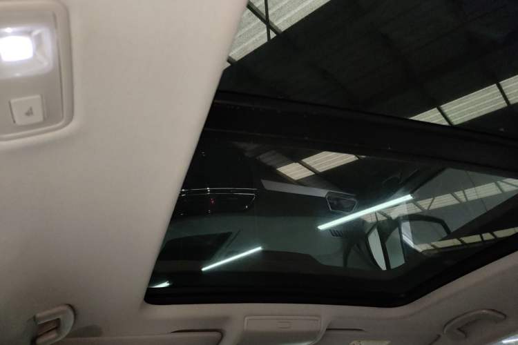 Used Volkswagen Tiguan L 2019 330TSI Automatic Two-Wheel Drive Panoramic Comfort Edition China VI Standard
