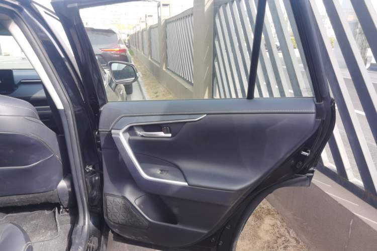 Used Toyota Wildlander 2023 Dual-Motor 2.5L E-CVT Four-Wheel Drive Prestige Edition
