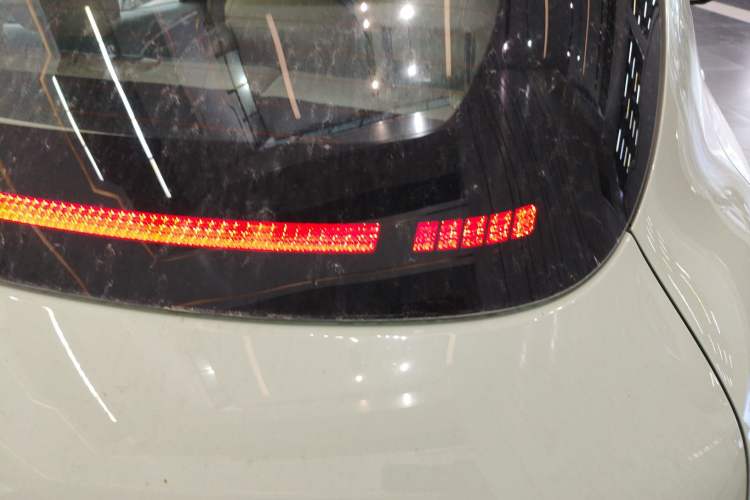 Used ORA Good Cat 2023 401 km Standard Range Luxury Version Lithium Iron Phosphate
