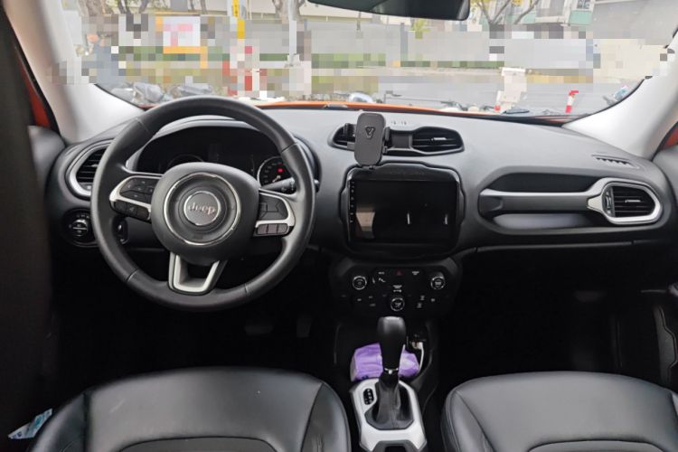 Used  Renegade 2019 220T Automatic Leading Edition