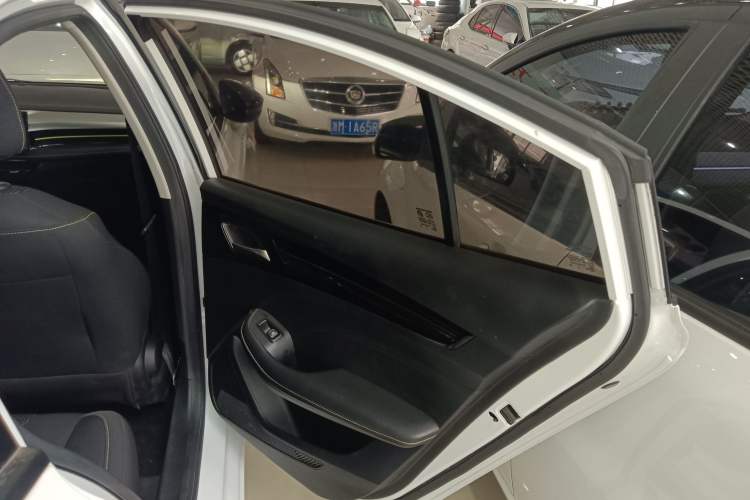 Used Roewe i5 2021 1.5L CVT Platinum Edition
