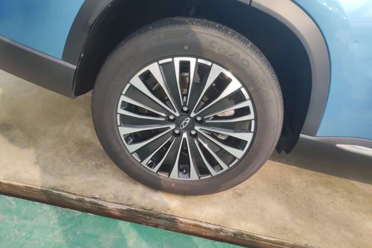 Used Chery Tiggo 8 PLUS C-DM 2025 1.5T 116 km Prestige Version 5 Seats
