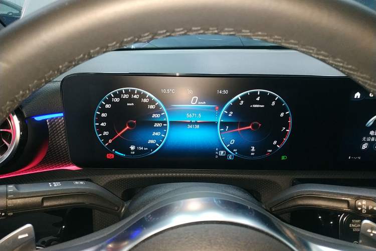 Used Mercedes-Benz A-Class 2022 Second Facelift A 200 L Sport Sedan Fashion Version
