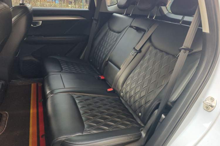 Used Wuling Asta 2022 2.0L DHT Electric-Speed Version
