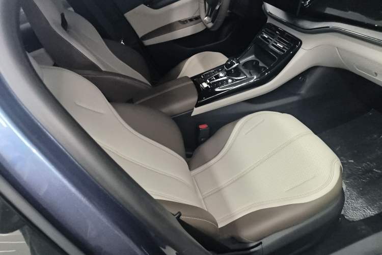 Used BYD Qin PLUS 2024 HONOR Edition DM-i 55KM Leading Model
