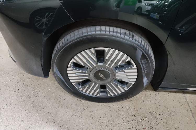 Used  LEVC L380 2024 140-Degree 6-Seater All-Wheel-Drive Ultra
