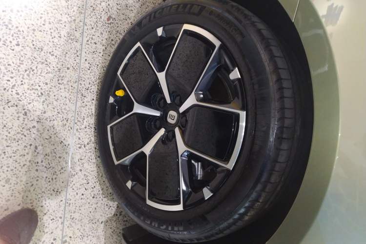 Used  SU7 2024 Rear-Drive Long-Range Intelligent Driving Version
