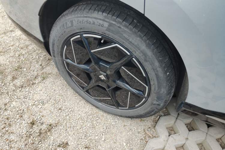 Used  HT 2023 670 Rear-Drive Ultra-High-Voltage NDA Version
