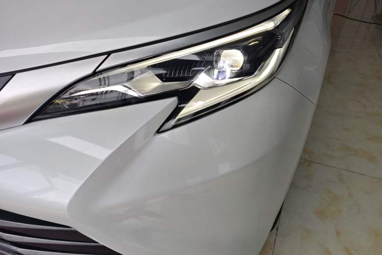 Used Toyota Sienna 2023 2.5L Hybrid Deluxe Edition
