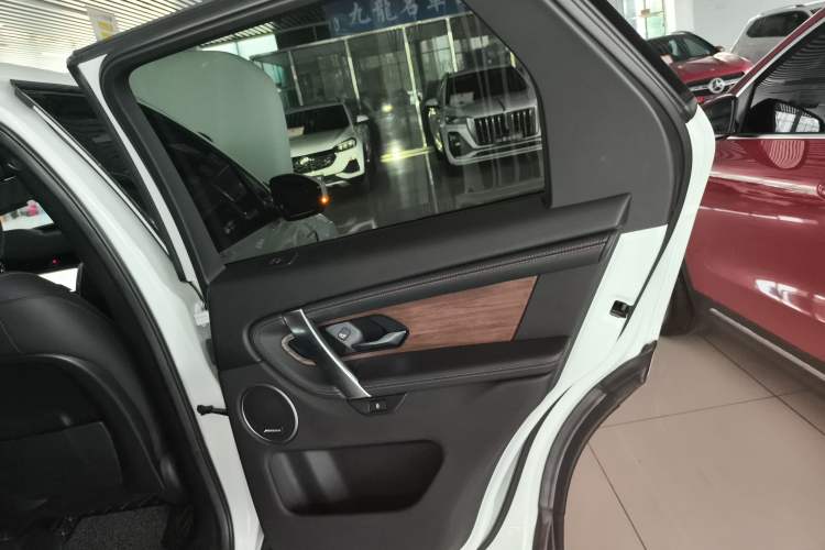 Used Land Rover Discovery Sport 2020 249 PS R-Dynamic Luxury Custom Edition
