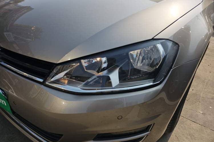 Used Volkswagen Golf 2017 1.6L Automatic Comfort Million-Vehicle Anniversary Edition
