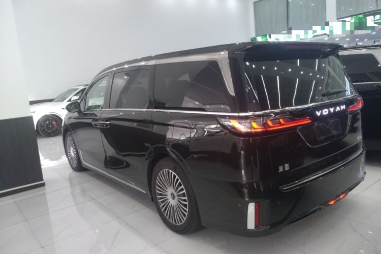Used VOYAH Dream 2025 PHEV Four-Wheel-Drive Flagship Kunpeng Edition
