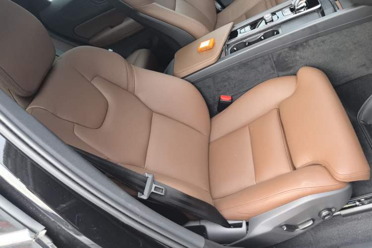 Used Volvo XC60 New Energy 2025 Plug-in Hybrid Long-Range All-Wheel Drive Smart & Luxurious Edition
