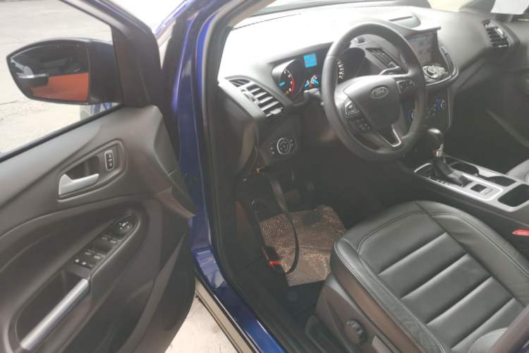 Used Ford Kuga 2017 EcoBoost 180 Two-Wheel-Drive Platinum Edition
