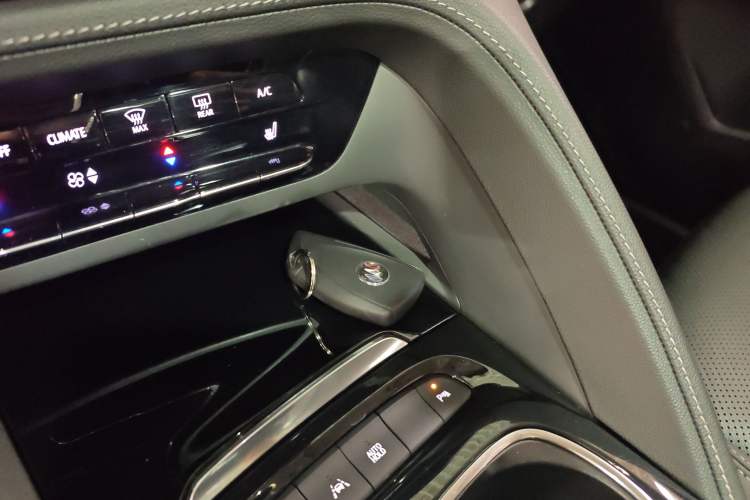 Used Buick Envision 2022 Encore Plus 652T Five-Seat Luxury Model
