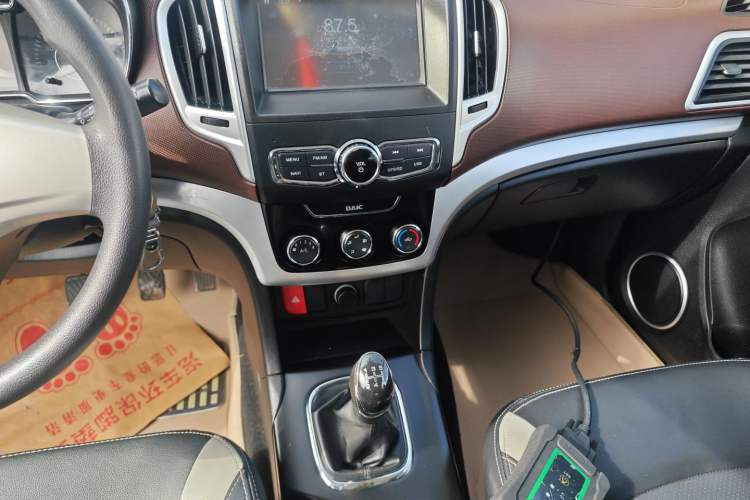 Used HYOSOW H3 2015 1.5L Manual Comfort Model
