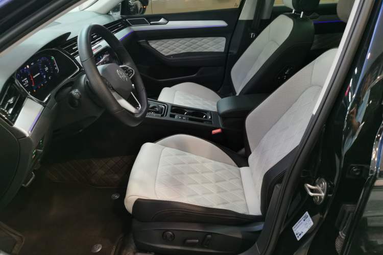 Used Volkswagen Magotan 2025 Zhongxiang Version 330TSI DSG Luxury Edition
