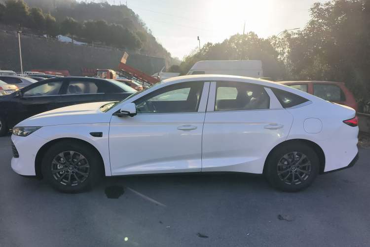 Used BYD Qin L 2025 DM-i Smart Drive 80KM Leading Model
