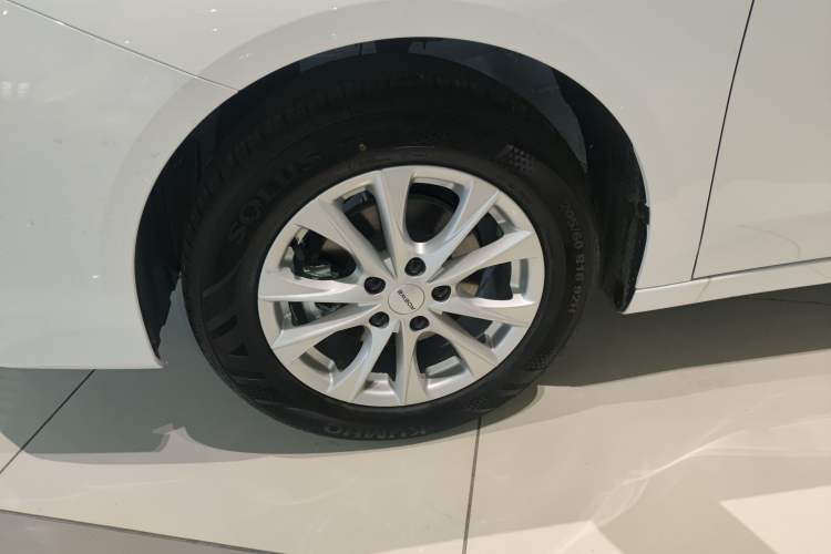 Used Roewe i5 2026 Model 1.5L Manual Comfort Version